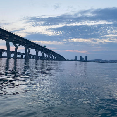 THE SAMUEL-DE CHAMPLAIN BRIDGE KAYAK CROSSING (GUIDED)